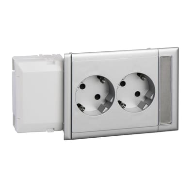CYB Slaveoutlet WITH Plinth/MERK.