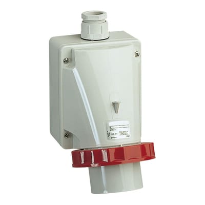 Wall-mounted. App.innt. 32A 3P+J 400V