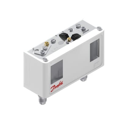 Danfoss KP15 dual pressure switch, LP -0.2 to 7.5 bar / HP 8 to 32 bar, min / max convertible reset, SPDT+SPST(NO), 1/4 in flare, IP44