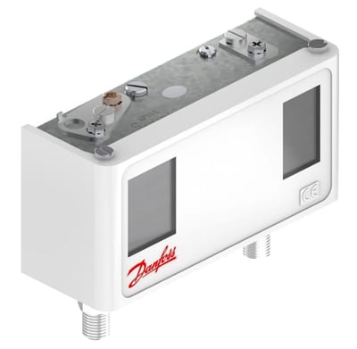Danfoss KP15A dual pressure switch, LP -0.2 to 7.5 bar / HP 8 to 32 bar, automatic reset both sides, SPDT+SPST(NO), M10 x 0.75 male, IP44