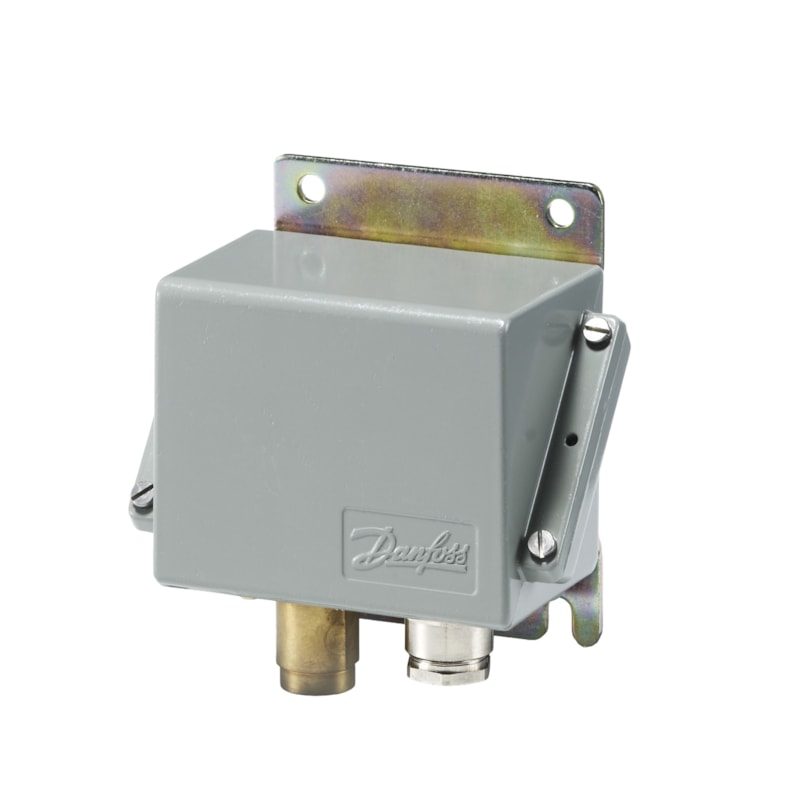 Danfoss CAS137 pressure switch, 6–18 bar (87–261 psig), 0.3 bar (4.4 psi) differential, automatic reset, SPDT, G 1/4 in, IP67