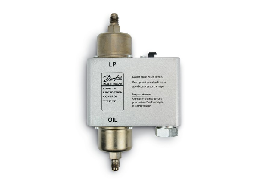 Danfoss MP54 oil differential pressure switch, fixed differential, manual (minimum) reset, 120 s time delay, 1/4 in flare