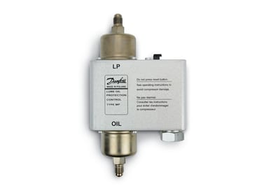 Danfoss MP55 oil differential pressure switch, 0.3 bar–4.5 bar adjustable, manual (minimum) reset, 90 s time delay, 1/4 in flare