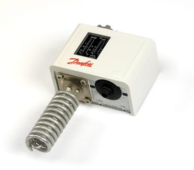 Danfoss KP76 thermostat, 5 to 45 °C, automatic, SPDT, room sensor 25 x 78 mm