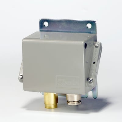 Danfoss KPS35 pressure switch, 0–8 bar (0–116 psig), 0.4–1.5 bar (6–22 psi) differential, automatic reset, SPDT, G 1/4 in, IP67