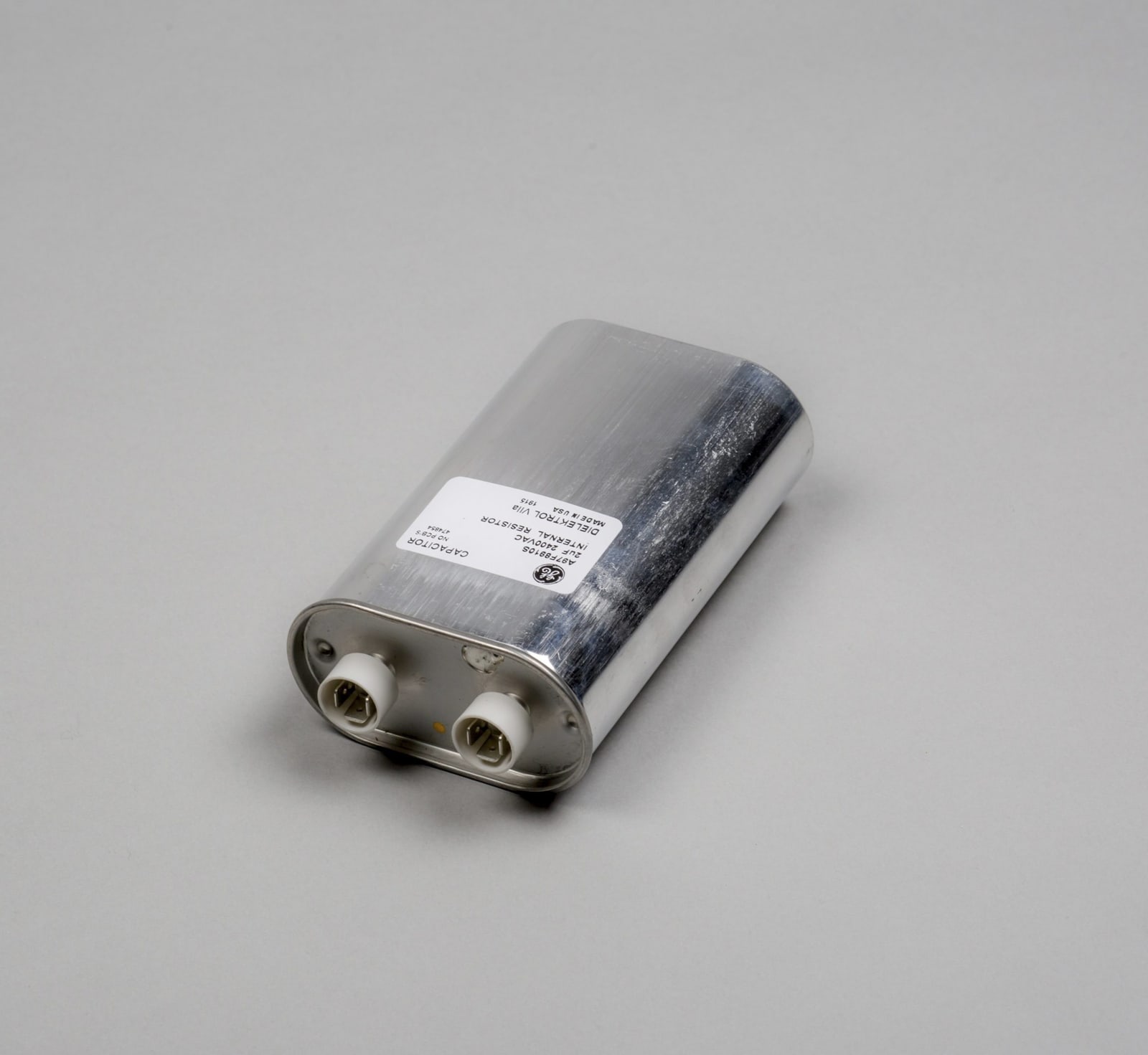 Hanovia Capacitor 2.4 kV 2 µF ±5%, 660077-0206