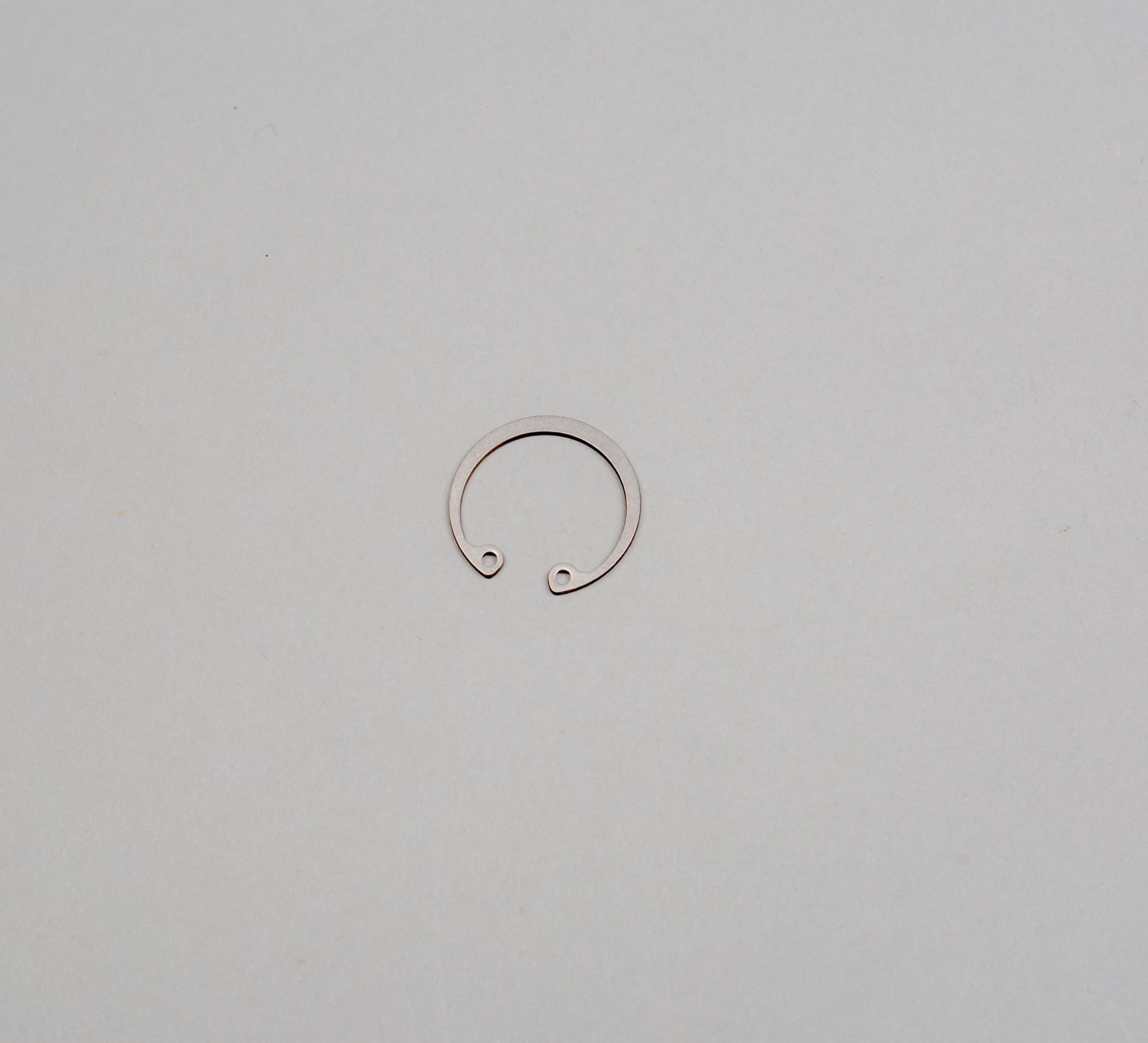 Circlip / retaining ring for ball bearing 26mm